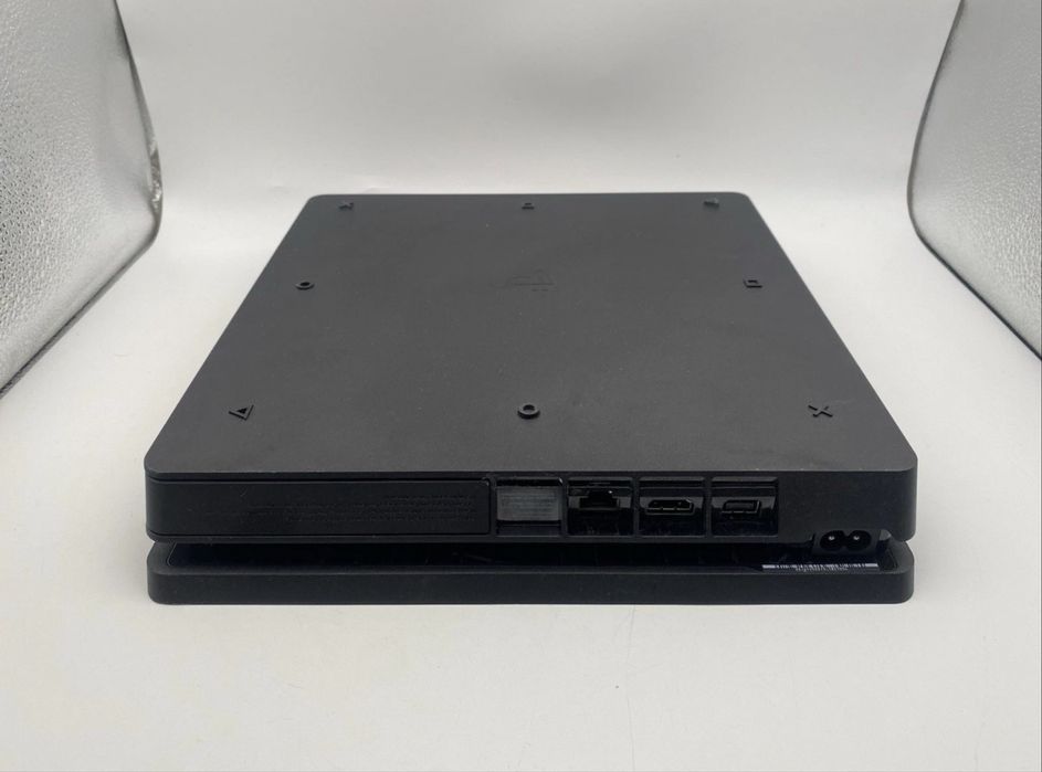 PlayStation 4 (PS4) Slim – Stare bună, curățat recent