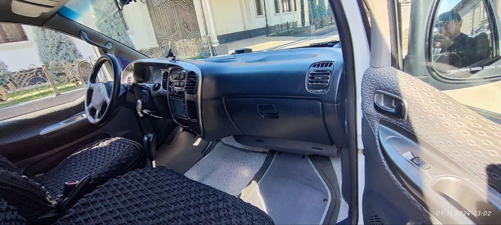 HUNDAY Starex minivan