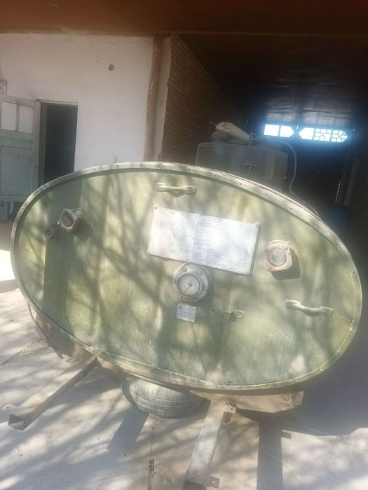 Ёмкст  алюминовий    сотилади  5 ярим тонналик ва    7 тонналик ёмкстл