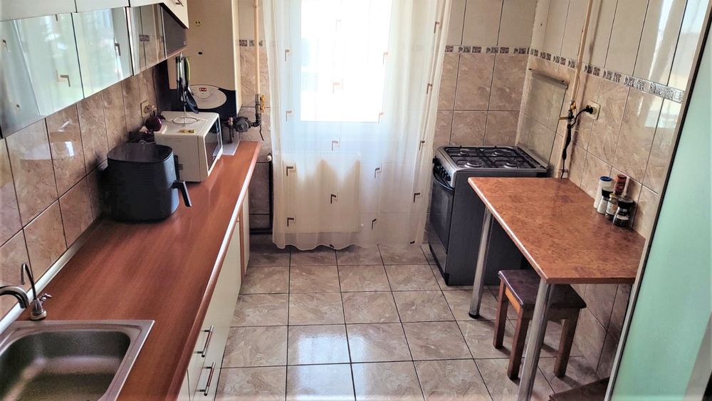 Vând pa.2 camere semidecomandat