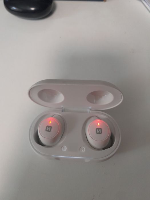 Casti(earbuds) swissten aproape noi