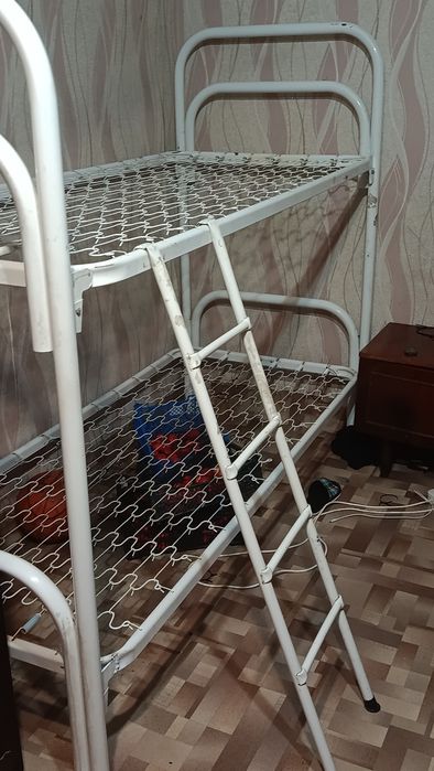 Продам двухъярусную кровать.