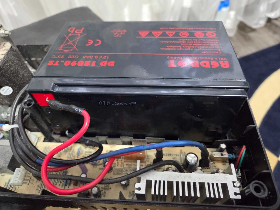 UPS APC BV500I-GR Back-UPS 500 VA / 300 W Acumulator Nou 12 V 9 A
