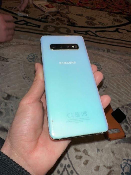 Samsung s10 ұсталған телефон