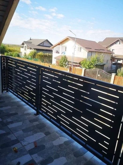 Porți, panouri de gard, balustrade din fier forjat și tablă decupată.