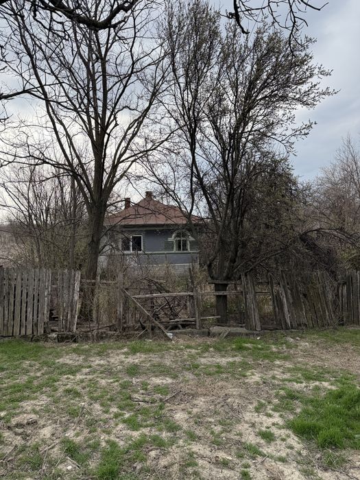 Vand casa cu teren aproximativ 3500