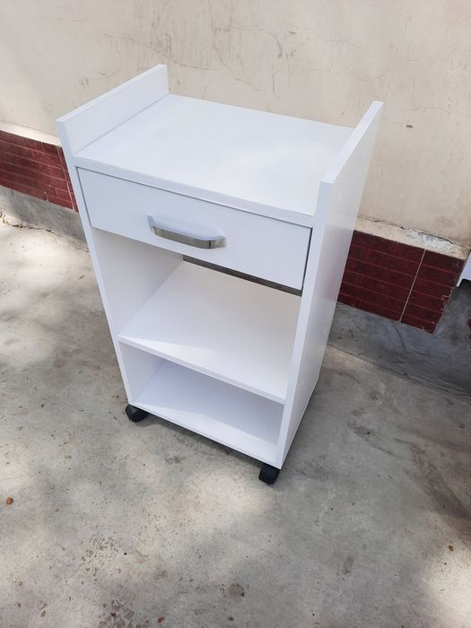 Тележка, помощница, каталка,тумбочка на колёсиках