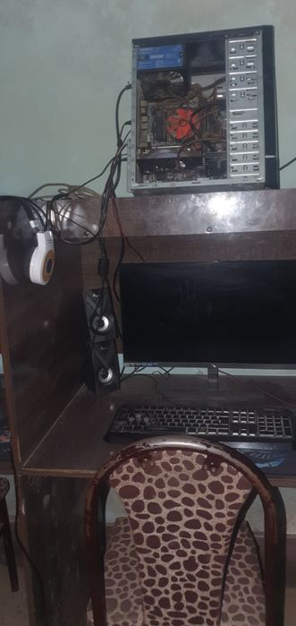 Stolga qoyiladigan kompyuterlar 10 dona