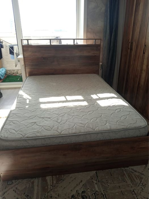 Продам спальний гарнитур