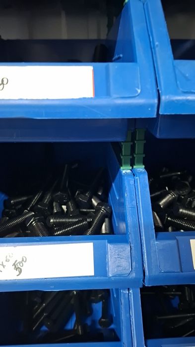 Подшипники, болты, гайки.