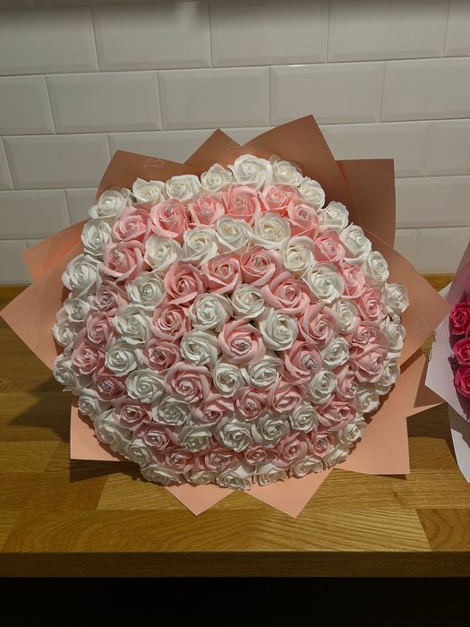 Buchet trandafiri sapun cu model/ initiala/ biletel personalizat