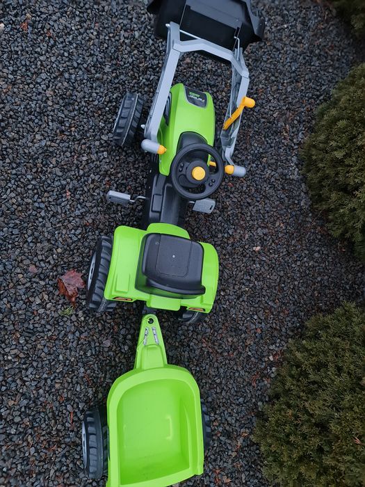 Tractor cu pedale + cupă și remorcă smoby