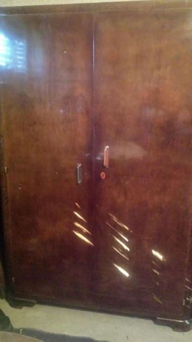 De vânzare mobilă din nuc