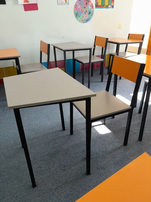 Парта и стул продаётся