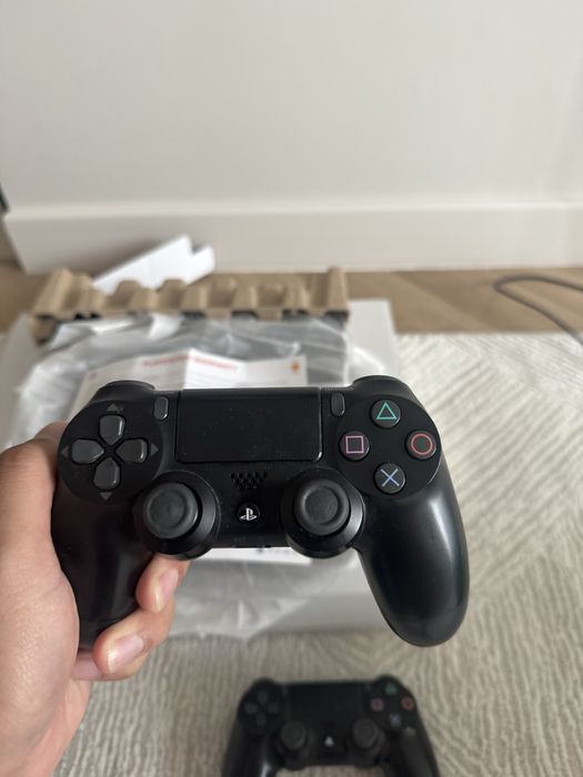 Продам PlayStation 4 Slim 500 ГБ