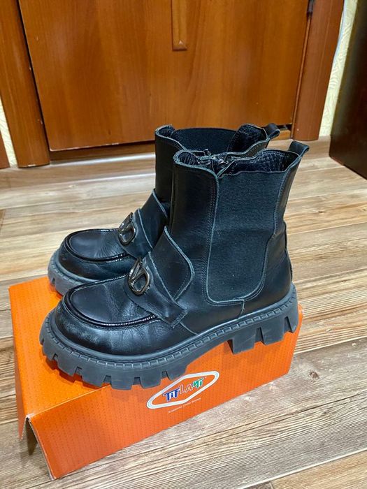 Продам кожаные ботинки на девочку