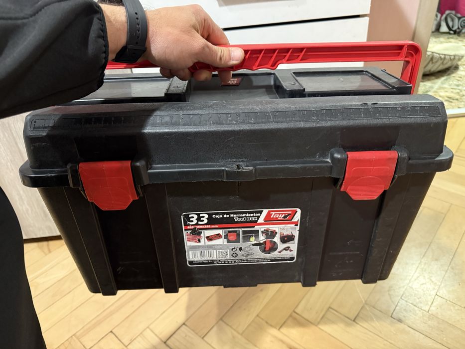 Куфар за инструменти с органайзер.