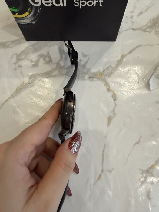 Продам часы Gear Sport