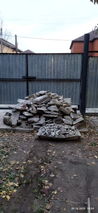 Отдам камни, бут заполнять цемент, бесплатно даром. Строительный мусор