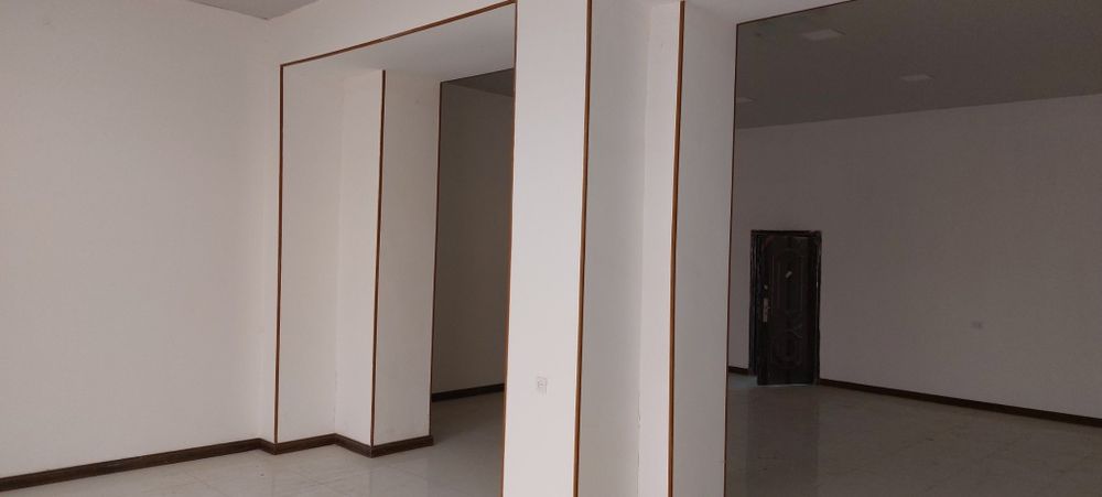 Савдо дукони, бизнес учун кулай жойда жойлашган, фасад кисми кафел бил