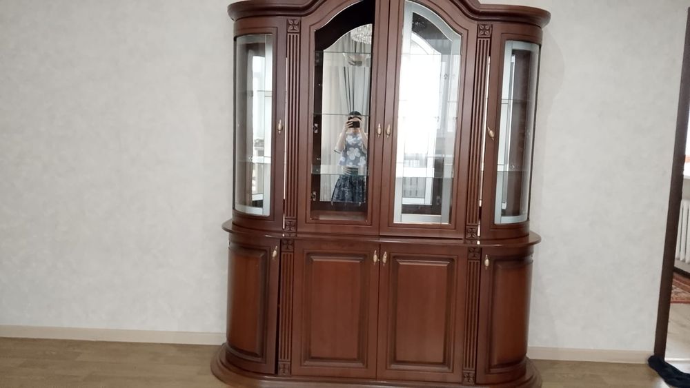 Сервант без одного стекла