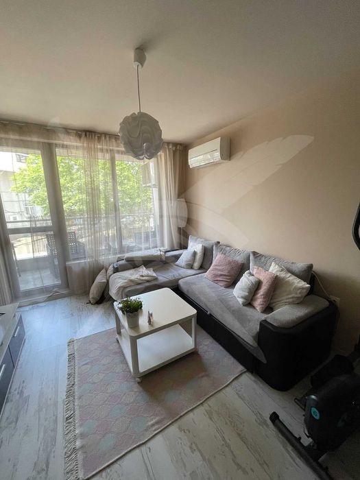 Дава се под наем Двустаен апартамент в Варна, Окръжна болница - 80 кв.м за 700 € - Снимка #1