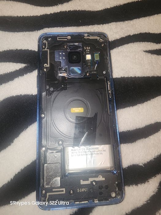 (URGENT!!!) Vand telefoane, piese telefoane, huse, consola.