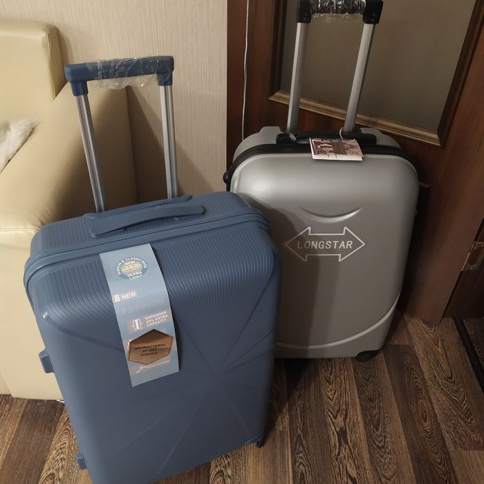 Чемодан средний новый