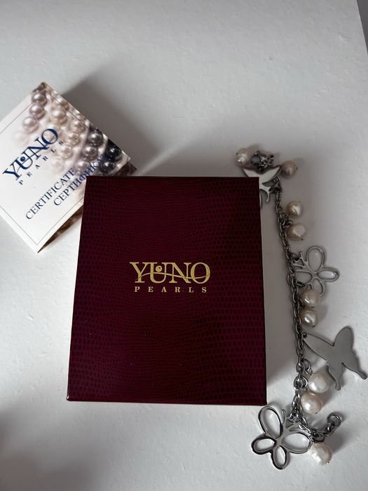 Гривна с перли.