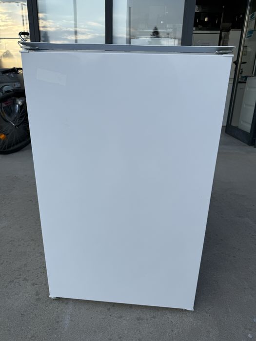 Малък хладилник с камера HotPoint Ariston