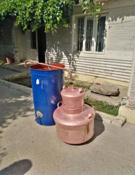 Vând un cazan de țuică din cupru alimentar capacitate de 150 litri cu fundu de 4mm pereți de 3mm capacul de 2mm mai multe detalii la telefon