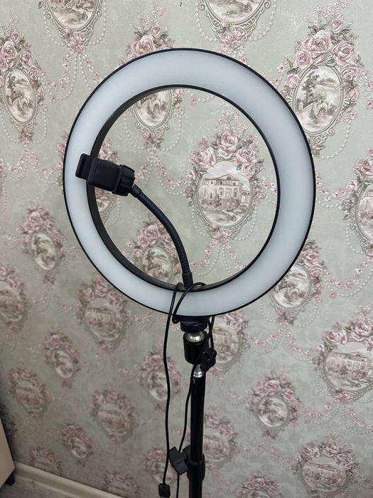 Продам лэд лампу цена 3000т Торг есть