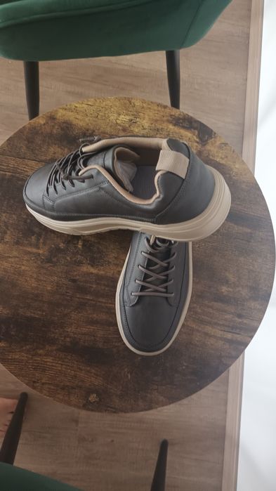Vând pantofi casual/adidași pt bărbati