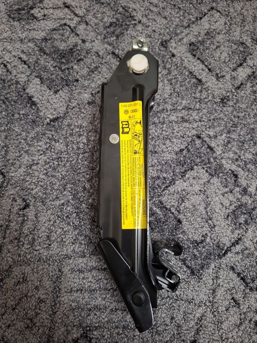 Cric și cheie roti vw