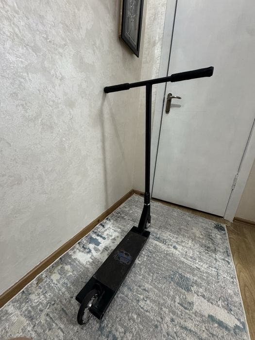 Продам трюковой самокат Limit