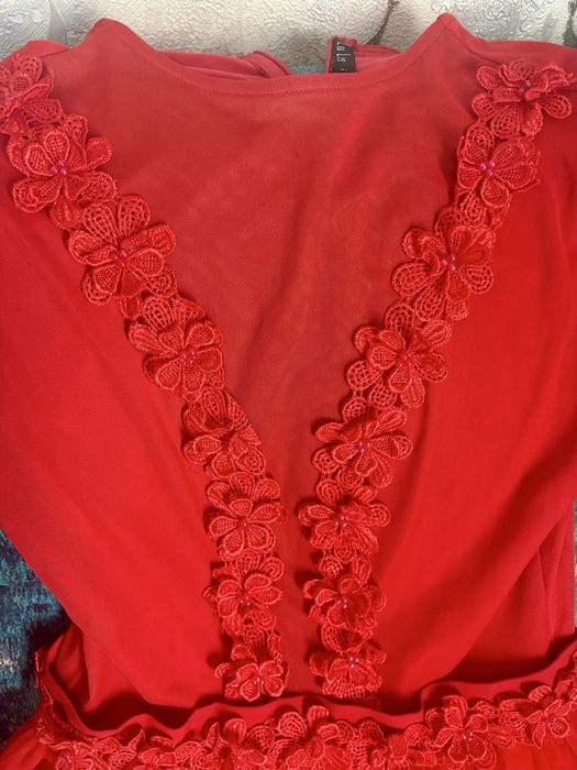 Платье праздничное, пышное, яркое