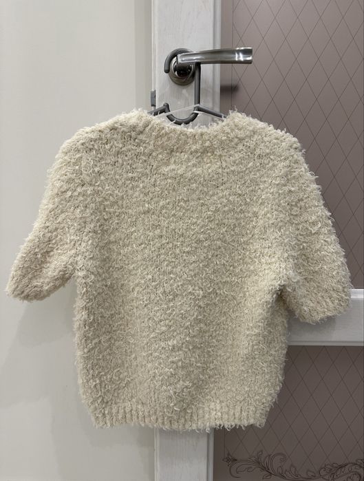 Юбка Mango джинсовая, кофта HM пушистая