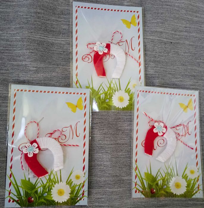 Мартеници гривни, снопчета, за закичване МИКС от производител на едро.