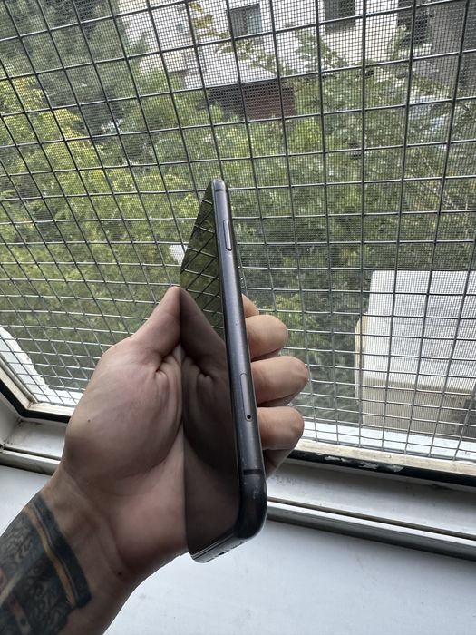 Vand/Schimb Iphone 11 128GB Baterie 83% Negru