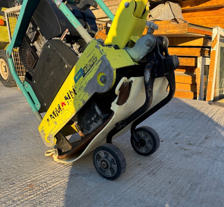 Inchiriez placa compactoare, mai compactor, drujba asfalt/beton