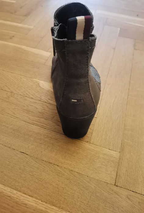 Продавам  боти Tommy Hilfiger