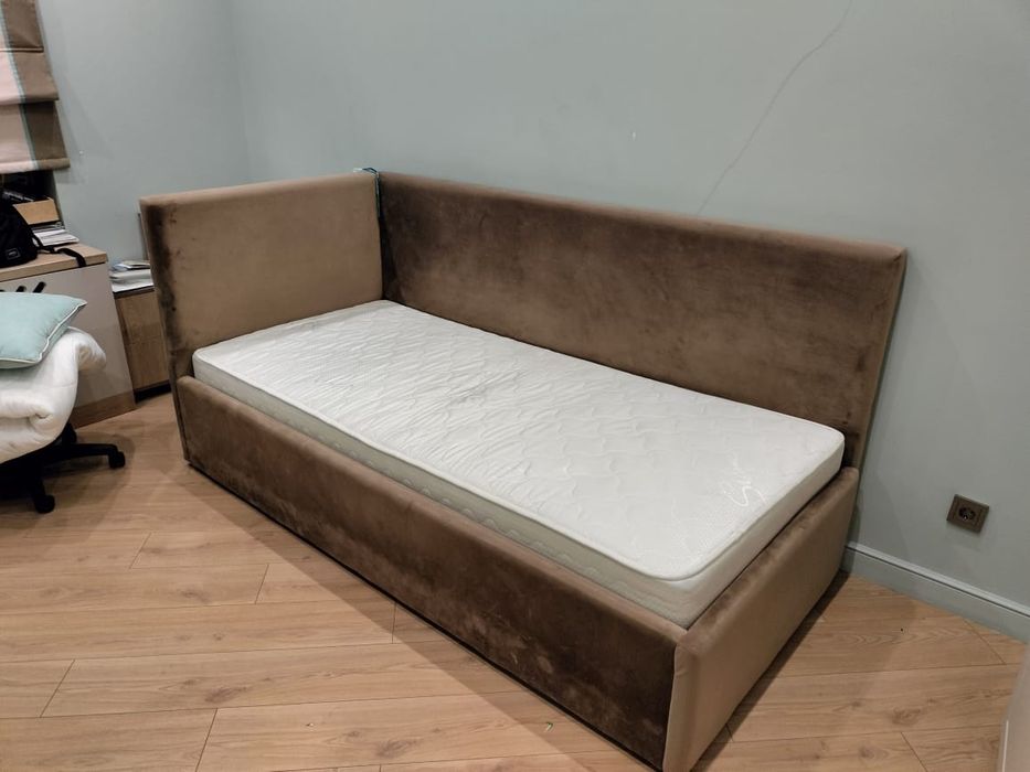 Кровать с матрасом 1 местная