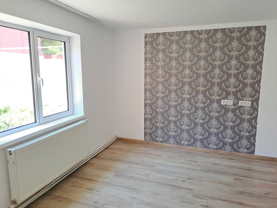 Inchiriez casa 5 camere 2 bai si spatiu comercial aproape de Mall