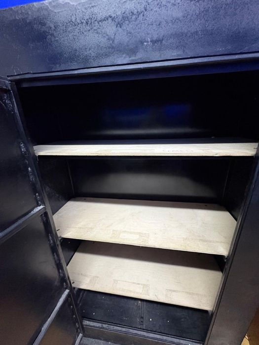 Металлический сейф