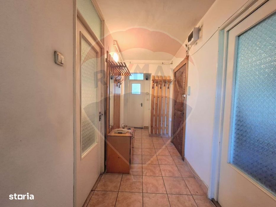 Zona 300, 3 camere, etaj 2, trei balcoane, fără comision !
