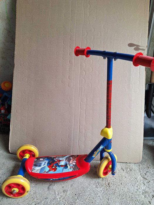Trotineta cu 3 roti spiderman