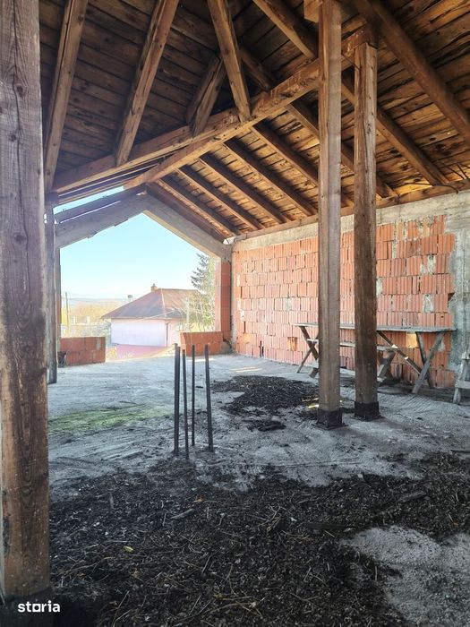 Ocazie. Casă la roșu(sau la cheie) – arhitectură rară, priveliste.