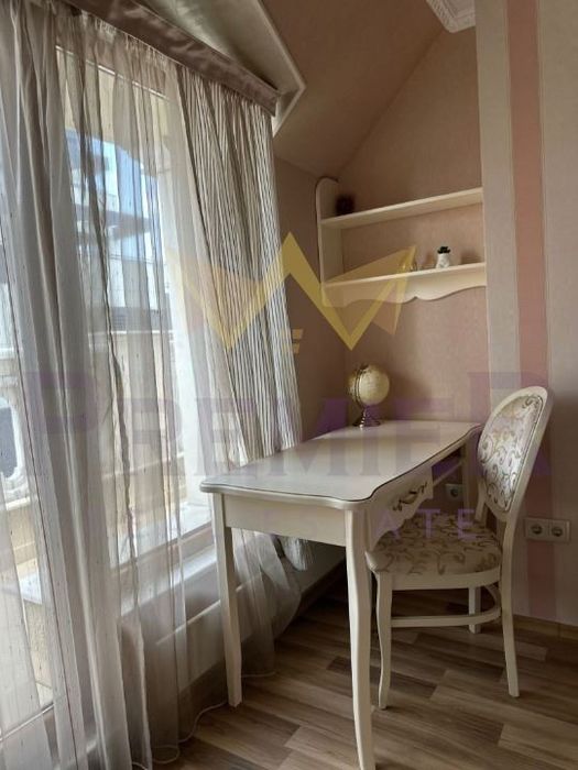 Дава се под наем Двустаен апартамент в Варна, Център - 70 кв.м за 1200 € - Снимка #11