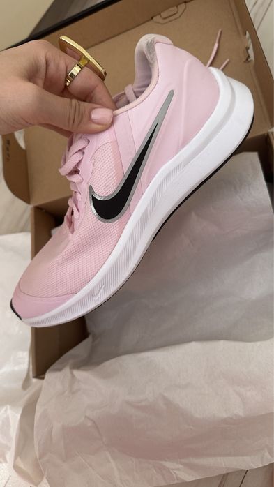 Кроссовки Nike розовые 37.5
