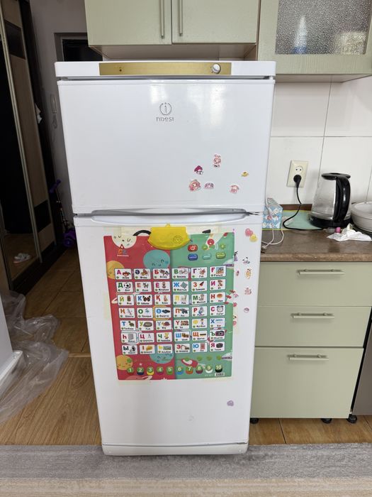 Продам холодильник Indesit ST 14510